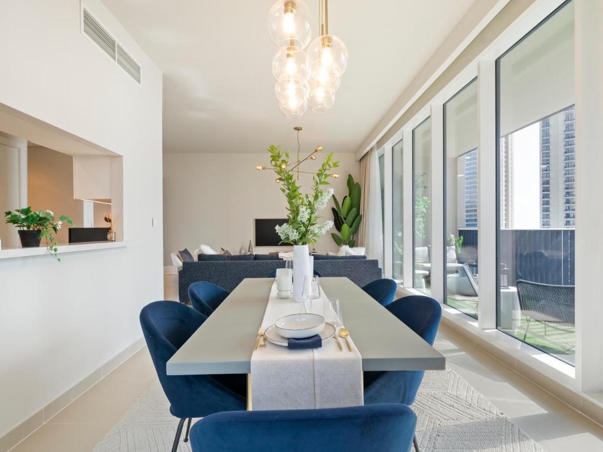 Spacious With Incredible Canal And Park Views Apartment