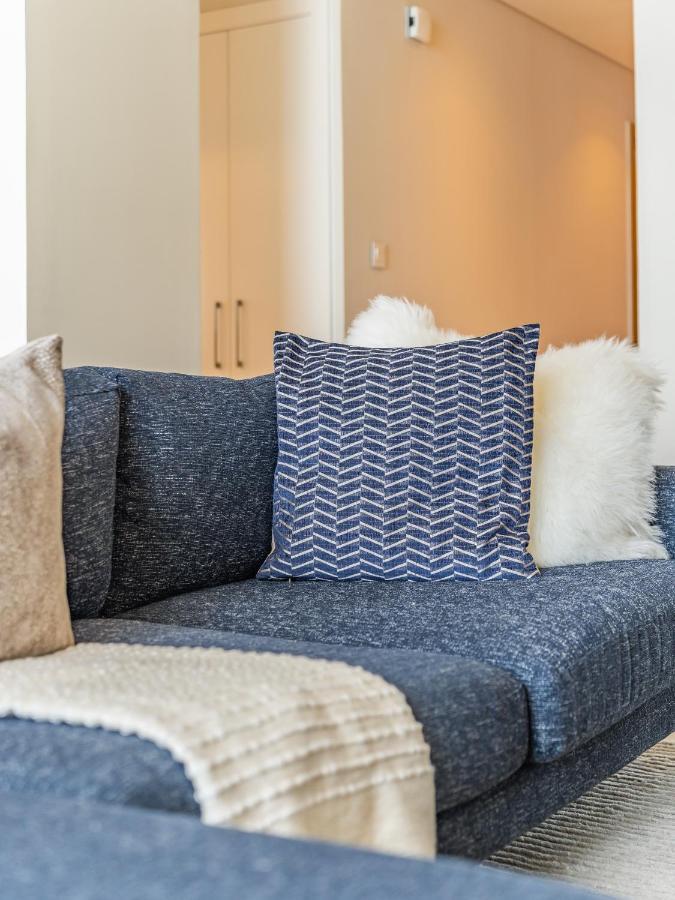 Spacious With Incredible Canal And Park Views Apartment *