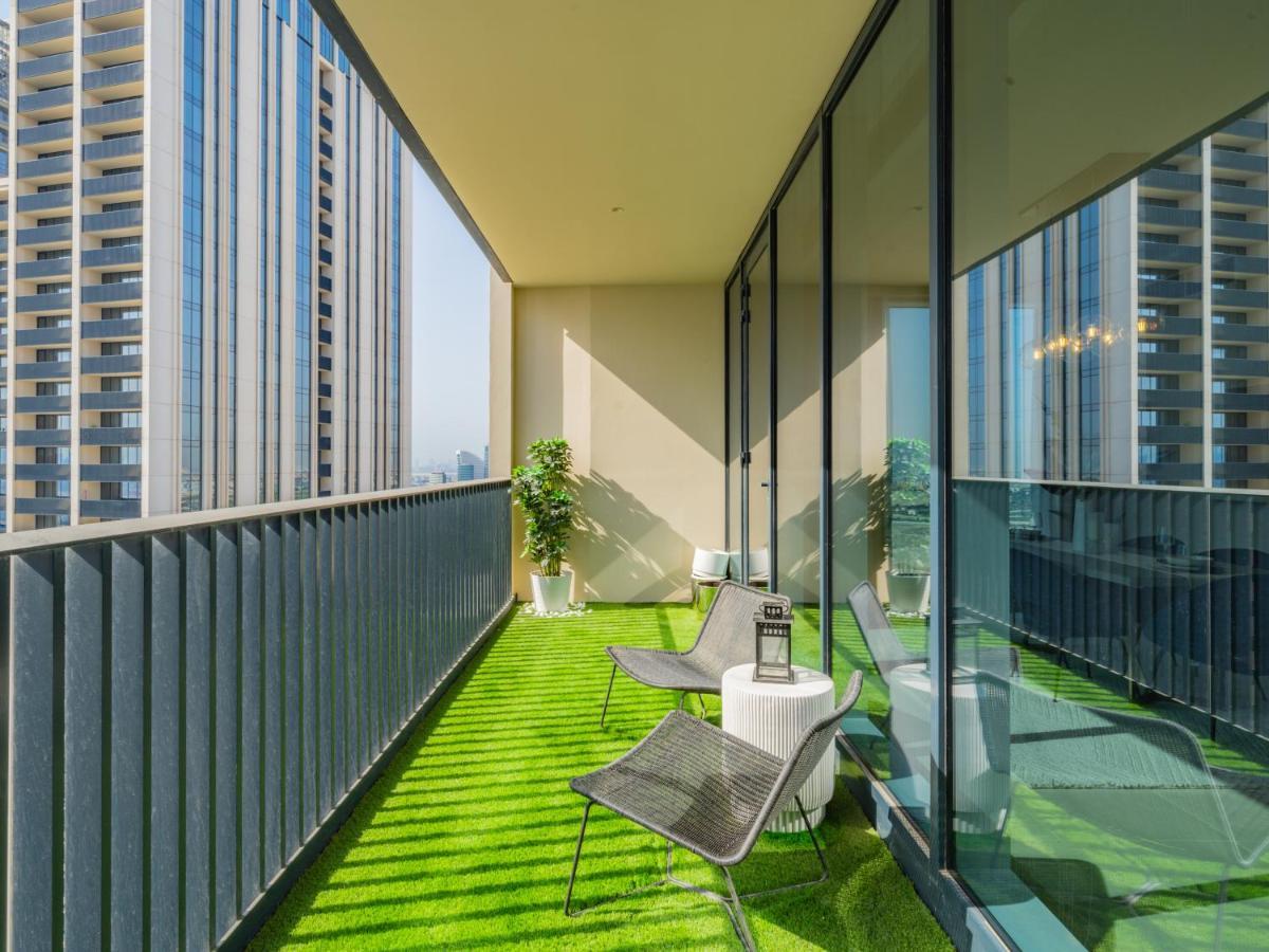 Spacious With Incredible Canal And Park Views