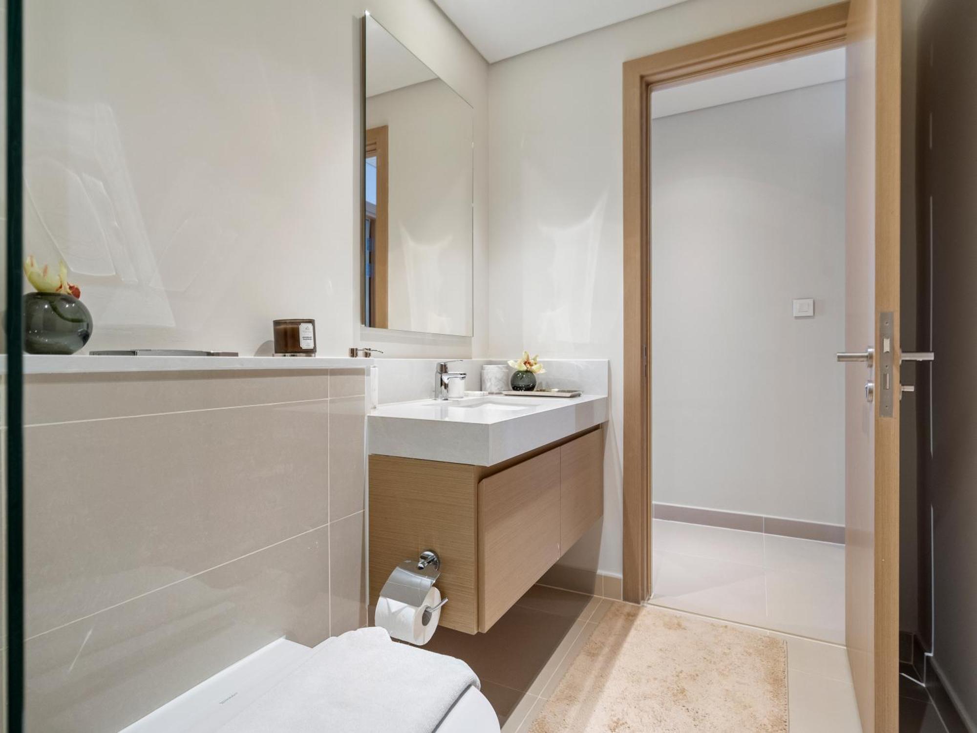 Spacious With Incredible Canal And Park Views *