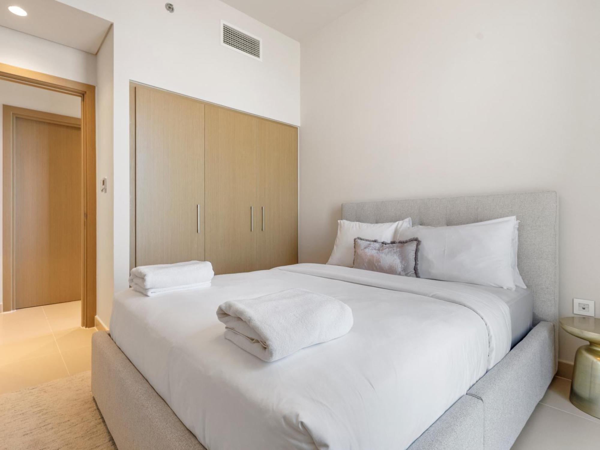 Apartment Spacious With Incredible Canal And Park Views Dubai