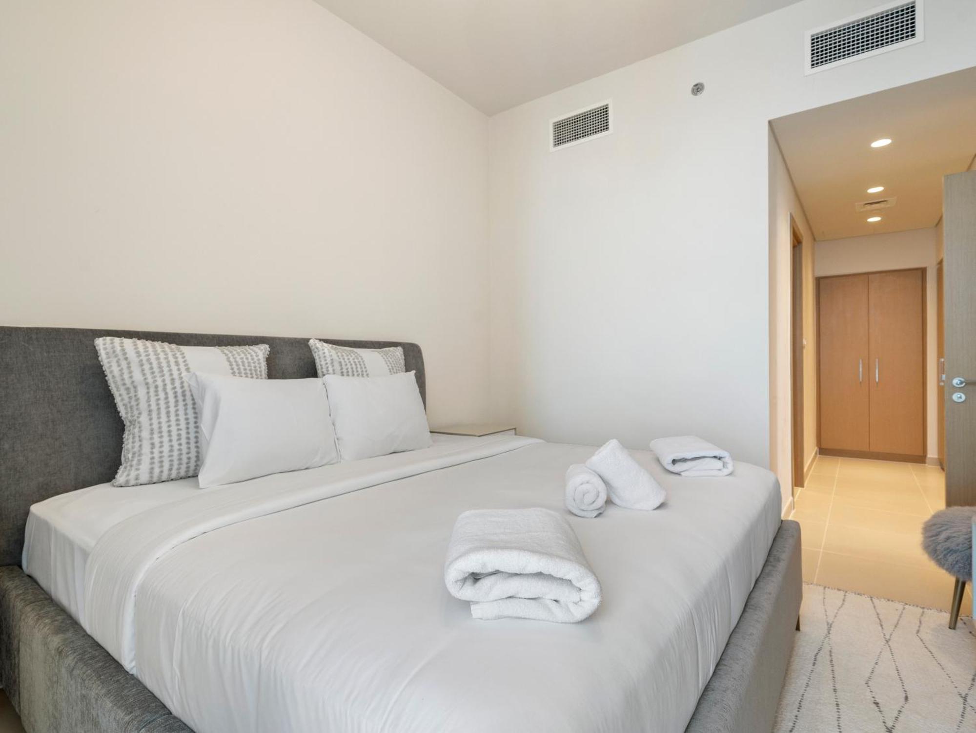 Apartment Spacious With Incredible Canal And Park Views Dubai