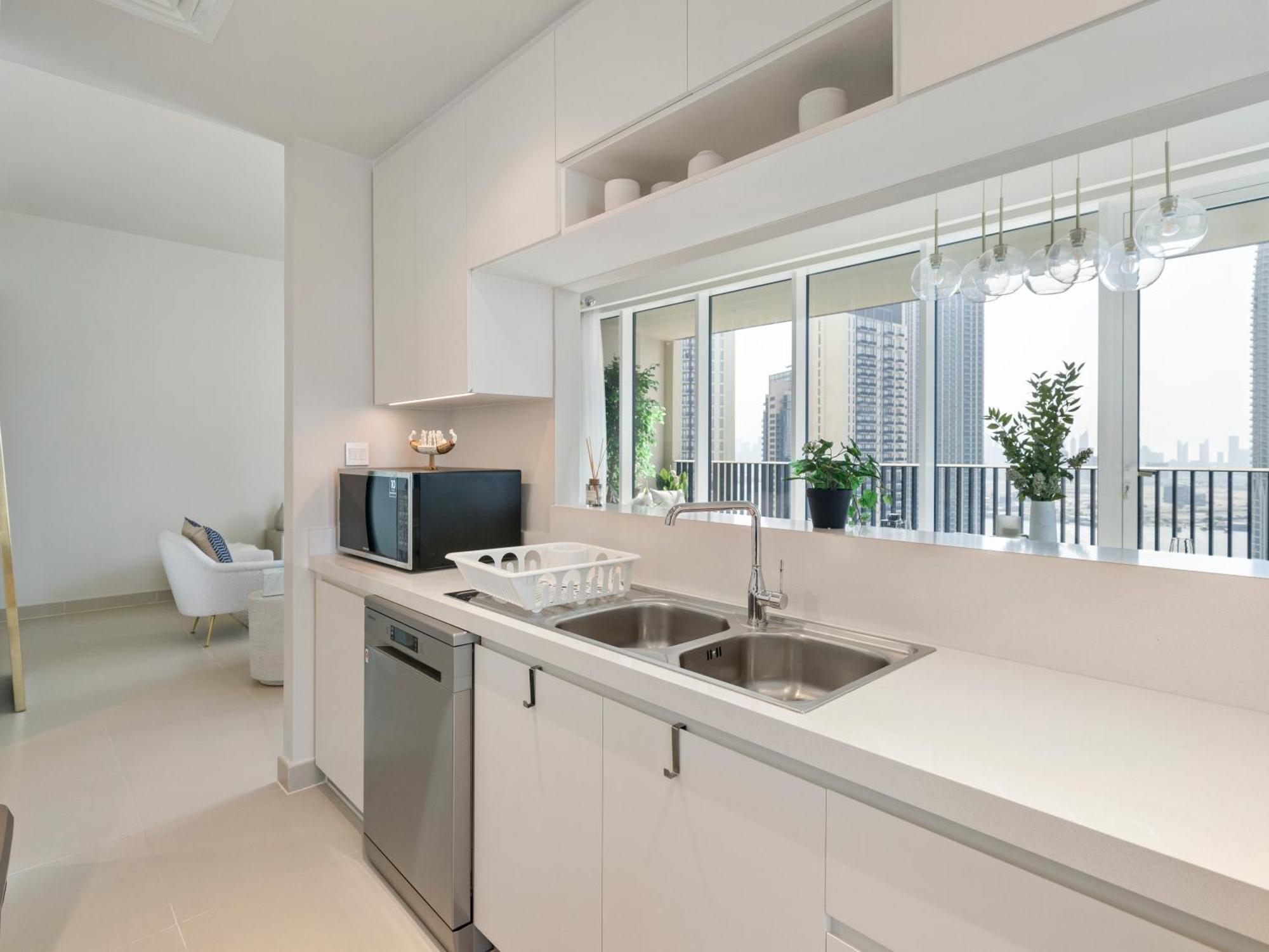 Spacious With Incredible Canal And Park Views